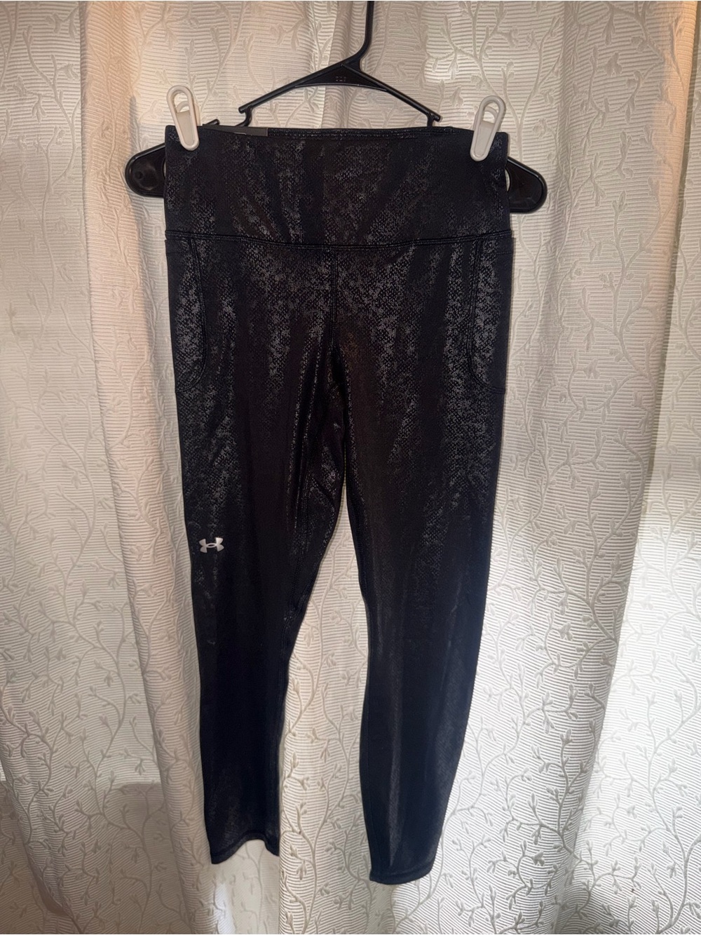 Under Armour black leggings